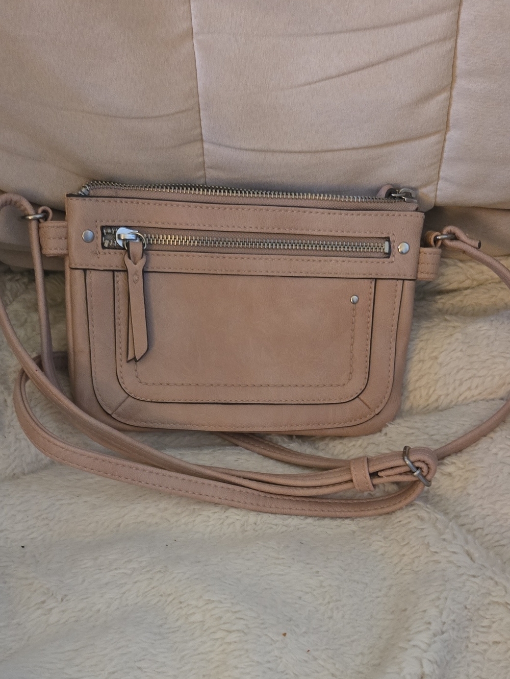 Womenās Crossbody Bag in Blush Tan - Casual Everyday Shoulder Bag